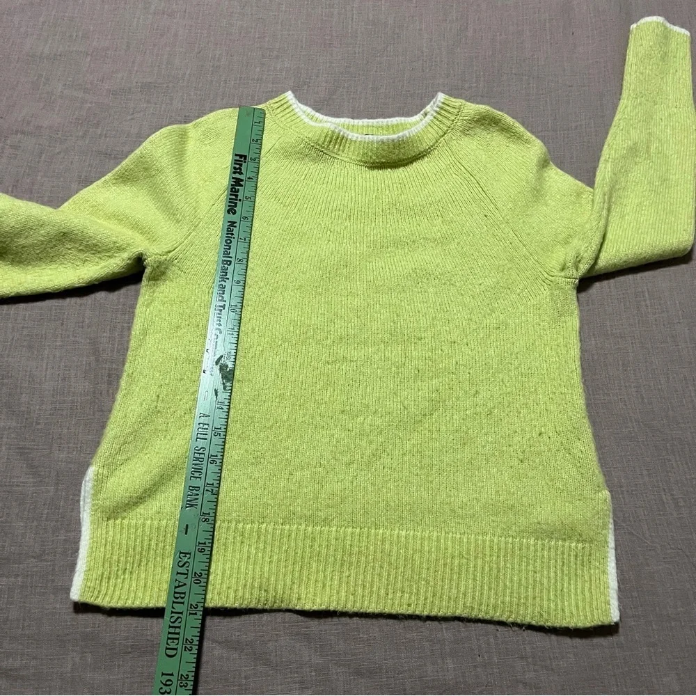 Talbots Bright Green Wool Crew Neck Sweater Trim accents Size Petite Small
